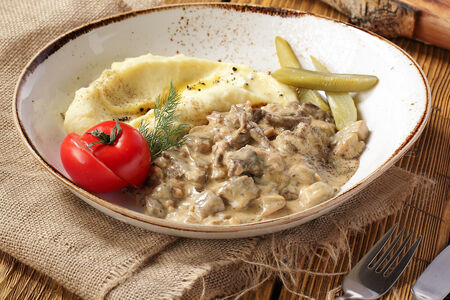 Бефстроганов из телятины