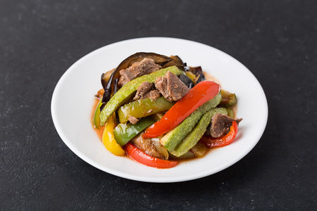 Телятина с овощами