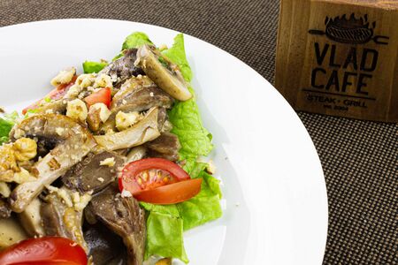 Теплый салат с языком