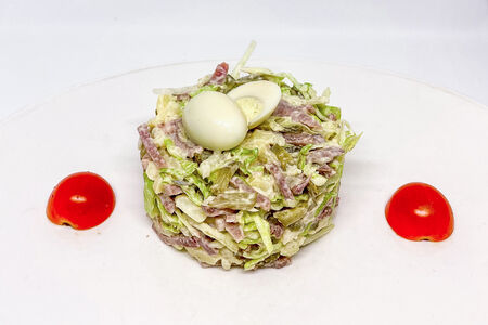 Салат Русский из языка с перепелиными яйцами