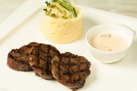 Медальоны из говядины