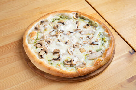 Пицца Курица с грибами на белом соусе