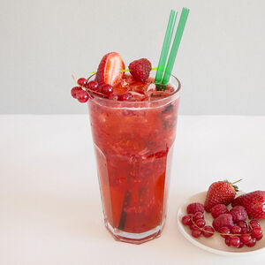 Лимонад домашний ягодный