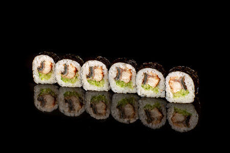 Ролл Спайси Унакю