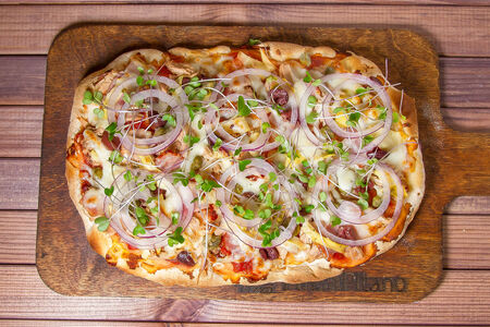 Пицца Тунец с красным луком