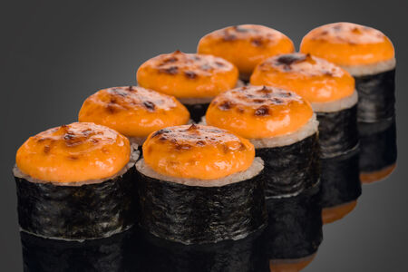 Ролл Якудза запеченный