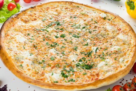 Пицца на тонком тесте Четыре сыра 30 см