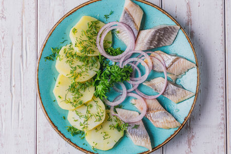 Сельдь с отварным картофелем