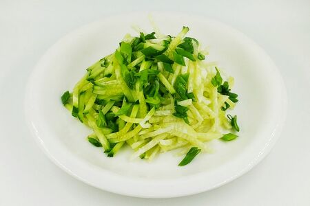 Салат из зеленой редьки