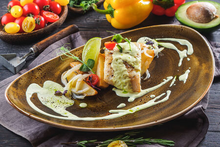 Судак под сливочно-перечным соусом