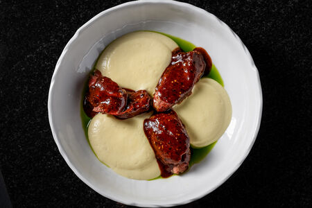 Томленый ягненок под перечным соусом