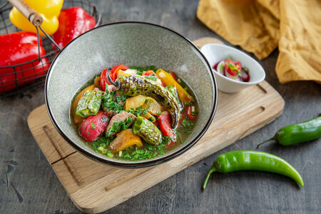 Томленый ягненок с овощами в бульоне (Буглама)