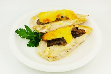 Куриное филе запечённое с грибами и сыром