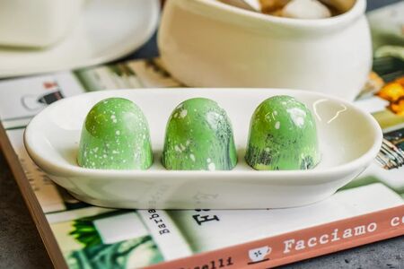 Конфета Вишня-фисташка