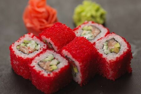 Ролл Калифорния с лососем