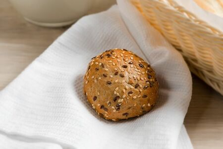 Булочка серая