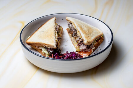 Сэндвич с брискетом