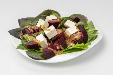 Салат из свеклы с сыром фета