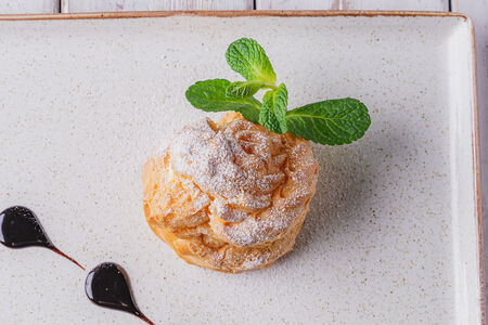 Профитроли Шу с заварным кремом