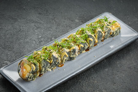 Темпура, острый лосось, авокадо, манго майо