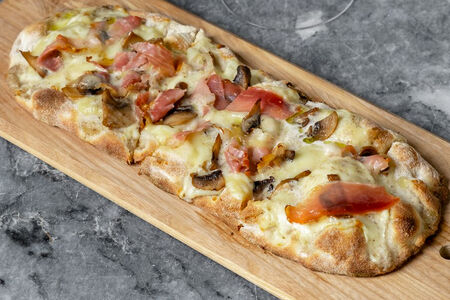 Пиццетта Шпек и трюфель