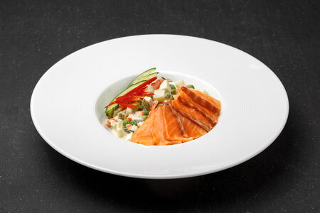 Салат Оливье с семгой