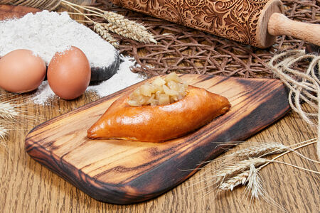 Пирожок с яблоком