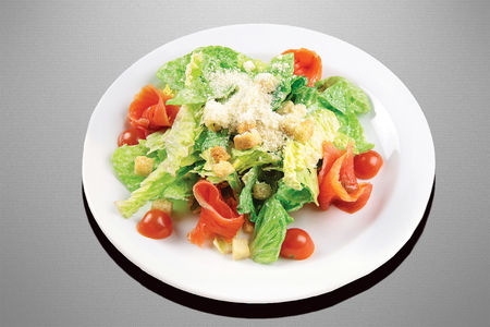 Салат Цезарь с семгой