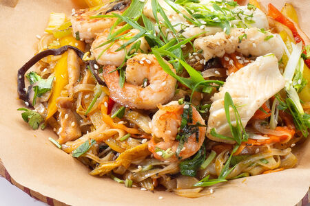 Рисовая лапша с морепродуктами