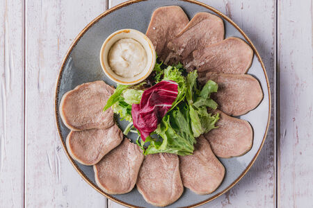 Язык отварной с хреном