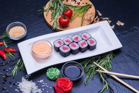 Ролл Спайси тунец