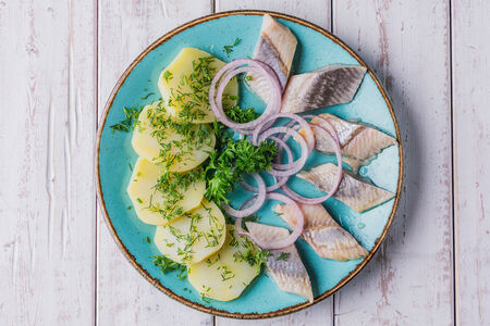 Сельдь с отварным картофелем