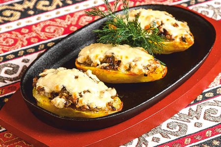 Картофель запеченный с грибами и сыром