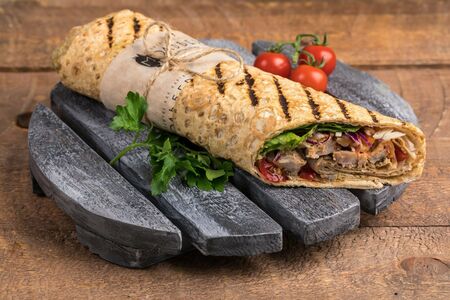 Шаурма со свининой на углях