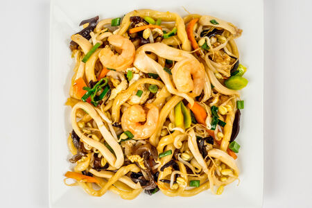 Жареная лапша с морепродуктами
