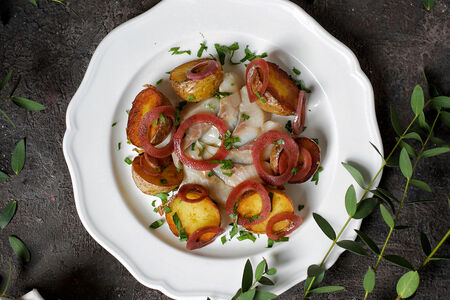 Сельдь, картофель, маринованный лук