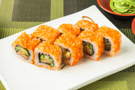 Ролл Канадский тобико