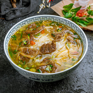 Суп Фо с говядиной в винном соусе