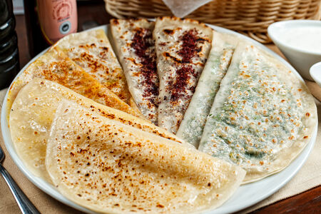 Кутаб с сыром и зеленью
