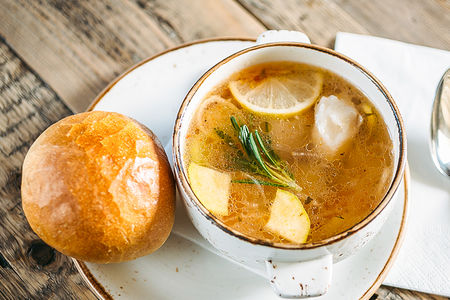 Рыбный суп из судака с овощами