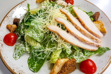 Цезарь с курицей