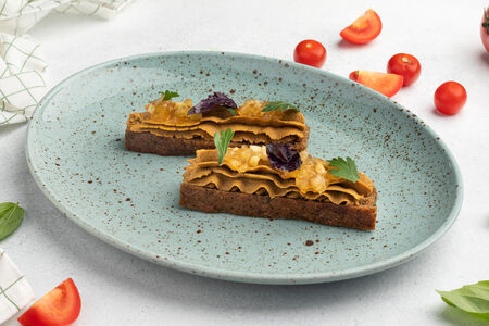 Тапас с паштетом из куриной печени