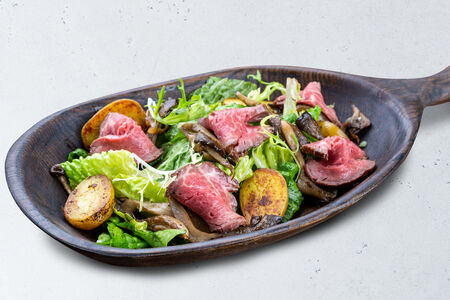 Салат с ростбифом