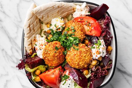 Салат хумус со свеклой