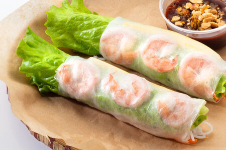 Спринг-роллы с креветками и курицей