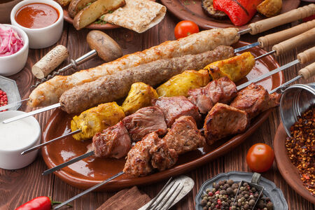 Люля-кебаб из баранины с соусом мацони