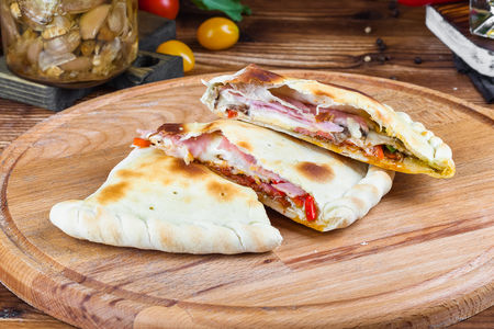 Пицца Кальцоне ми-аморе