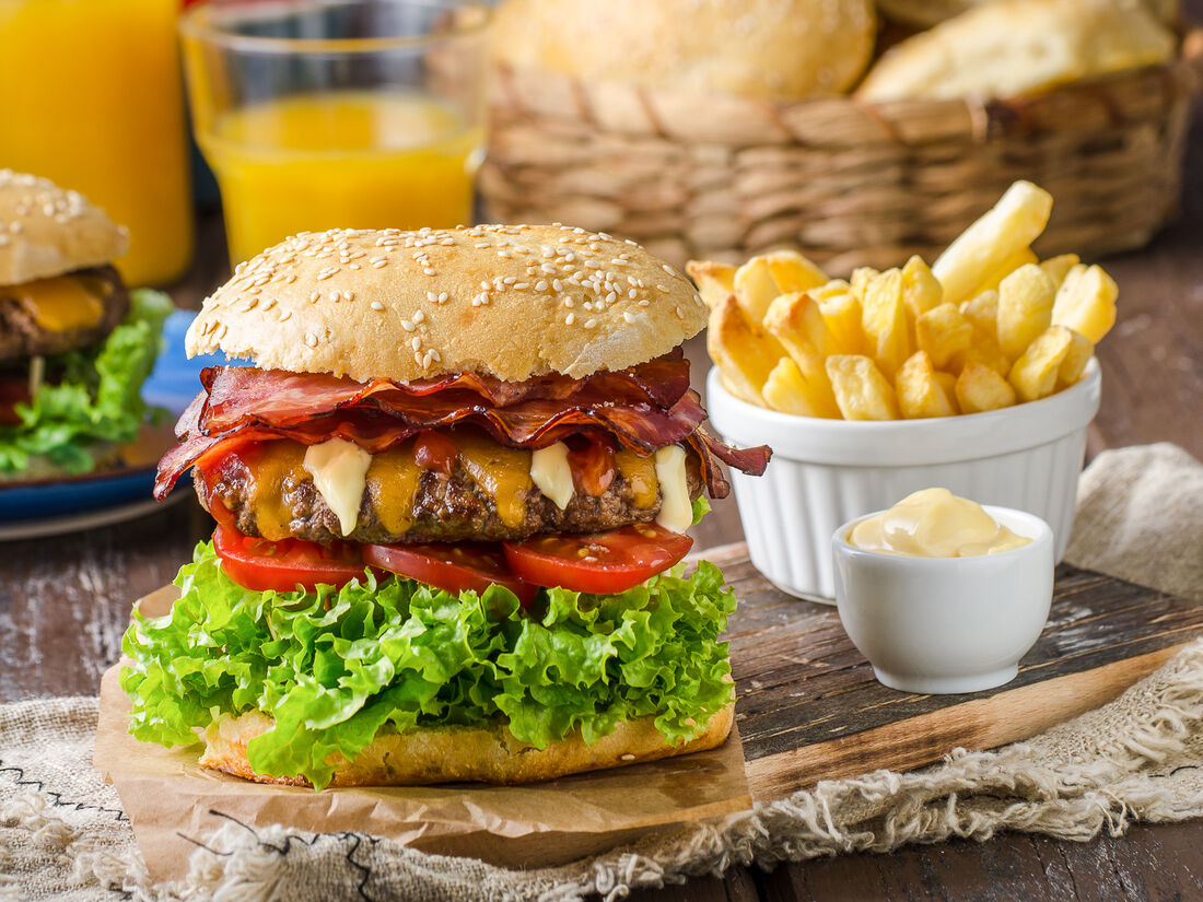 Дрова, Еда и Бургеры — заказать доставку от 30 минут в Новосибирске