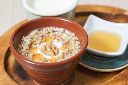 Мацони с мëдом и орехами