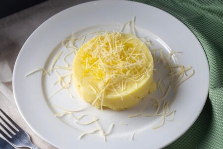 Пюре с сыром грюйер